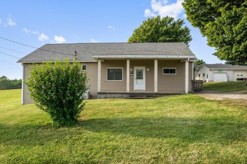 724 Petersburg Rd, South Connellsville, PA 15425-4348