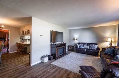 908 Amanda Ct, Holmen, WI 54636-9295