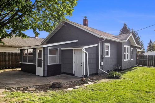 206 Meridian St, Mishawaka IN  46544-1673 exterior