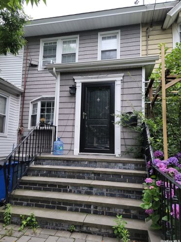 91-34 96th St, Jamaica, NY 11421-1725