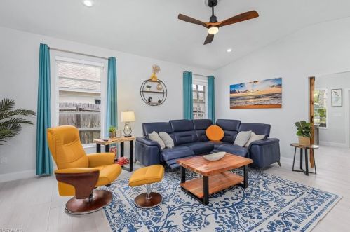 794 95th Ave, Naples, FL 34108-2457
