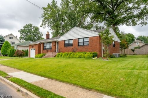 712 Golf Ter, Roselle, NJ 07203-2431