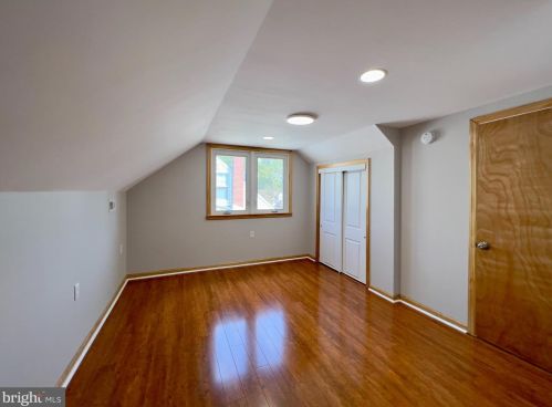 15 Whitman Ave, Stratford NJ  08084-1005 exterior