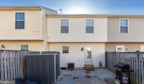 137 Apple Grove Ln, Littlestown PA  17340-1159 exterior