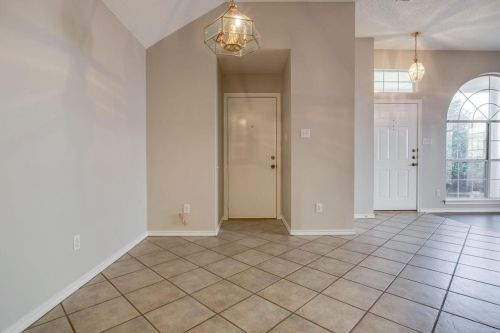 1913 Lee Dr, Denton TX  76209-4789 exterior