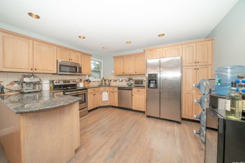 168 Connetquot Rd, Oakdale NY  11769-2118 exterior