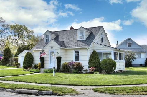 332 Housatonic Dr, Milford, CT 06460-4939