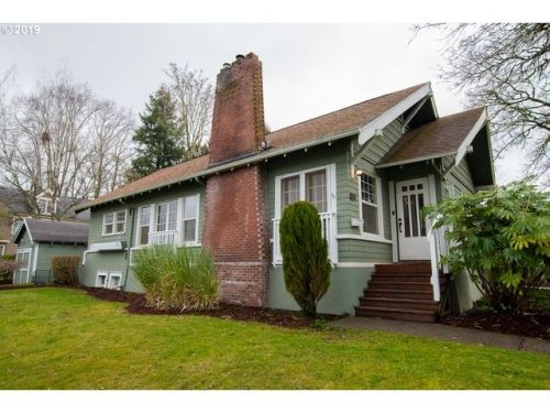 389 Hayes St, Woodburn, OR 97071-4615