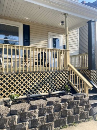 923 13th St, Beaver Falls, PA 15010-4211