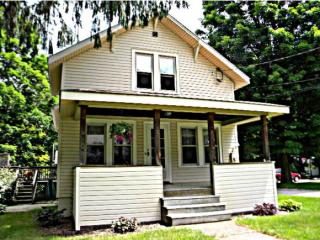 35 Pageant St, Woodford, VT 05201-1869