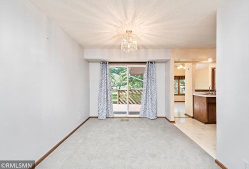 8432 Groveland Rd, Saint Paul, MN 55112-6130