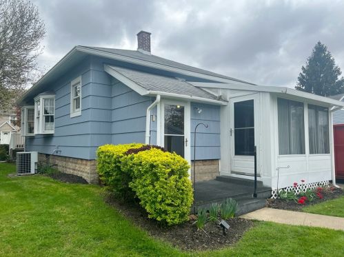 411 Rainey Ave, Grove City, PA 16127-2312
