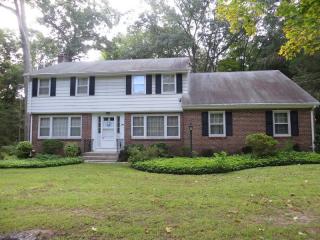 25 Rolling Meadow Rd, Madison, CT 06443-2310