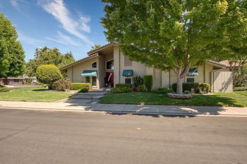 2203 Cedarwood Cir, Riverbank, CA 95367-2103