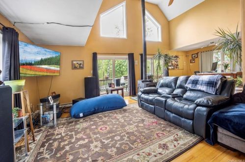 31 Barnard Rd, Patterson, NY 12563-1228
