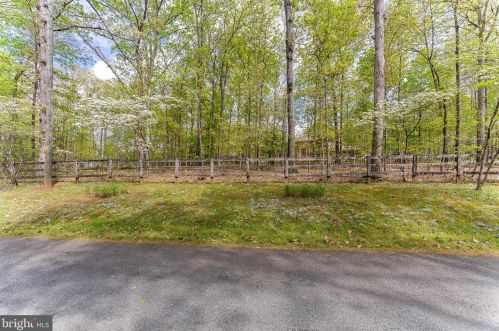 10085 Fox Hound Dr, Nokesville VA  20181-1431 exterior