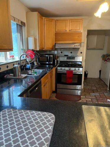 2 Ewald Pl, Stony Point, NY 10980-2611