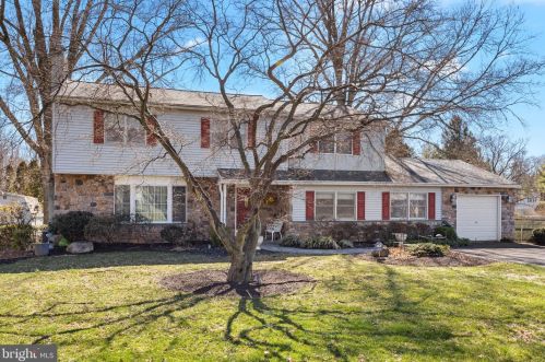 92 Bluebird Rd, Southampton, PA 18966-1904