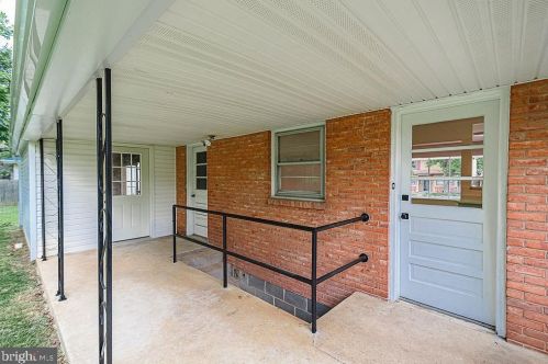 415 Liberty St, Charles Town WV  25414-1827 exterior