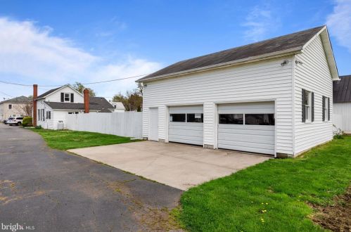 12 Pennsylvania Ave, Lovettsville, VA 20180-8515