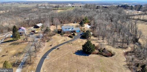 44 Creek Rd, North Newton, PA 17241-9002