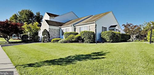 1828 Deer Run Dr, Hummelstown, PA 17036-7007