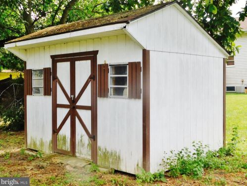 243 Lincoln Dr, Hanover PA 17331-4946 exterior