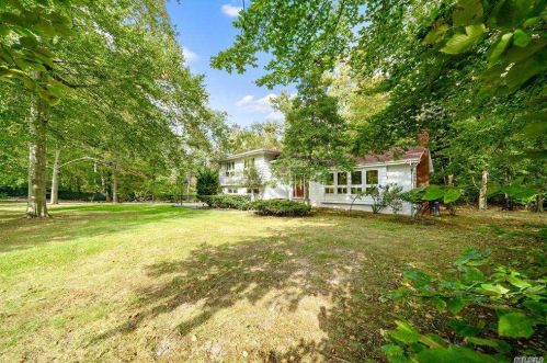 935 Middle Neck Rd, Great Neck, NY 11024-1460