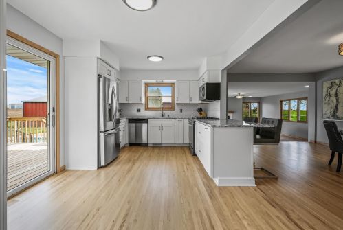 1299 80th St, Hudson, WI 54016-6927