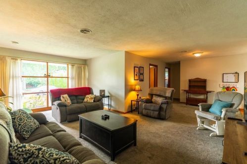 446 Richmond Dr, Hermitage, PA 16146-0038
