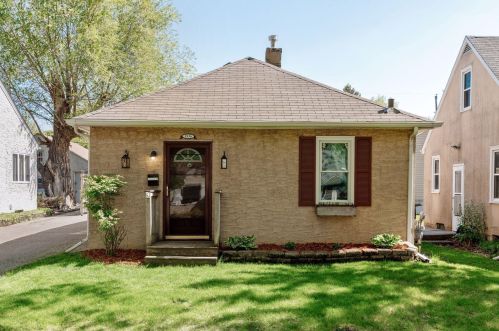 1936 4th St, Saint Paul, MN 55119-4006