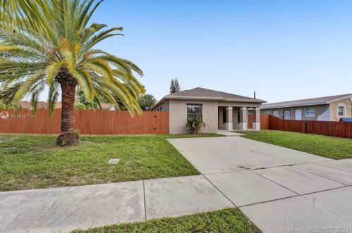 711 3rd Pl, Dania Beach FL  33004-4924 exterior