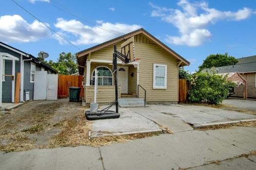 54 Hazel St, Hollister, CA 95023-4919