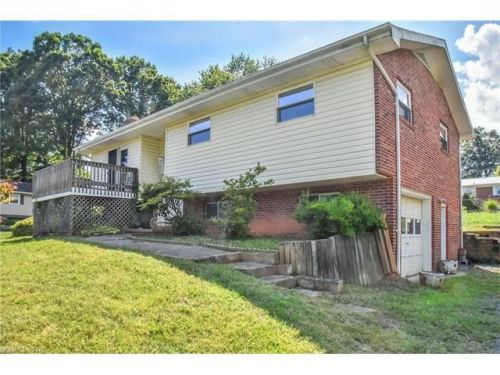 306 Beaucrest Dr, Hendersonville, NC 28792-5400