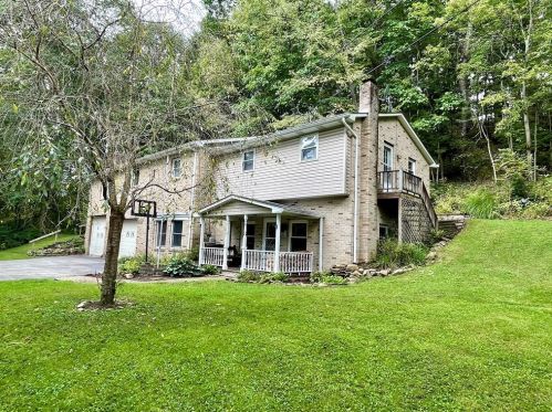 308 Kurt St, New Kensington, PA 15068-3445