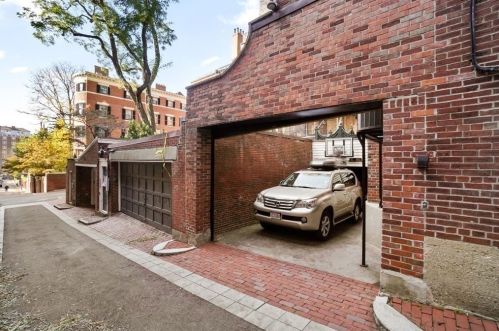 28 Chestnut St, Boston MA  exterior