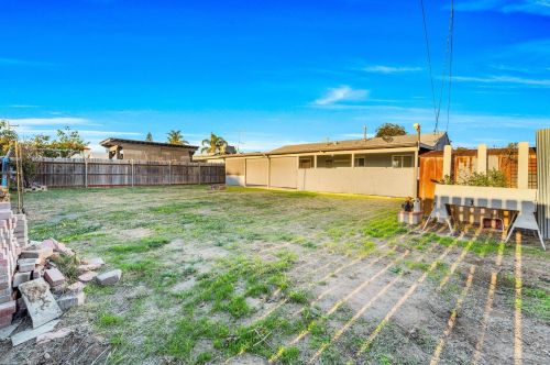 4220 Clairemont Dr, San Diego CA 92117-5536 exterior