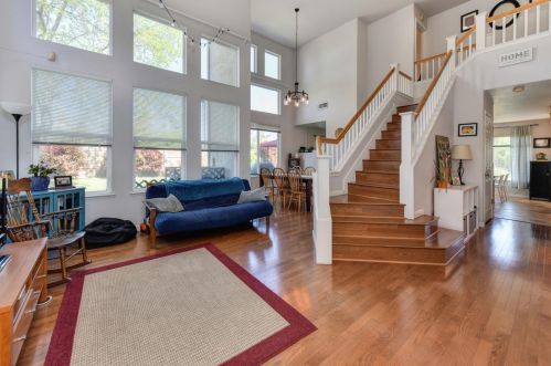 8229 Oakbriar Cir, Elk Grove CA  95758-7900 exterior