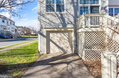 207 Mcdaniel Dr, Purcellville VA  20132-3368 exterior