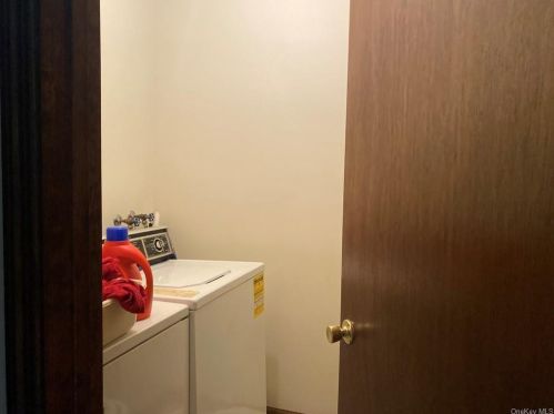 25 Bayberry Cir, Fishkill NY  12524-2603 exterior