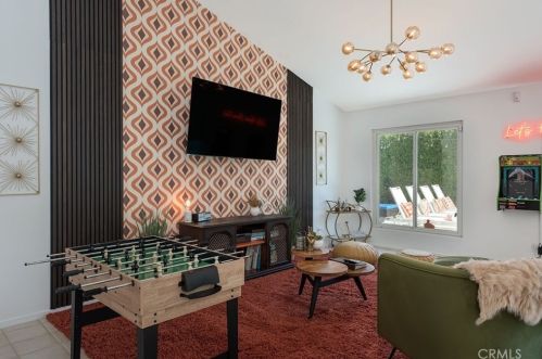 3670 Mesquite Ave, Palm Springs CA  92264-3400 exterior