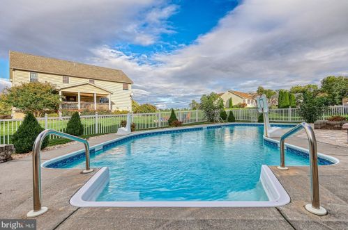 409 William Dr, Lees Cross Roads, PA 17257-2173