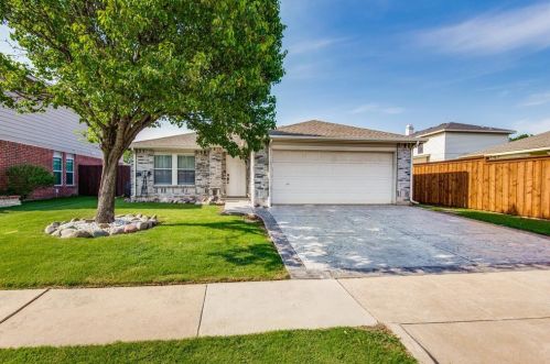 2321 Birch Dr, Oak Point, TX 75068-5712