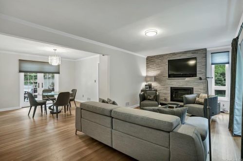 9 Farview Ter, Airmont NY  10901-7531 exterior