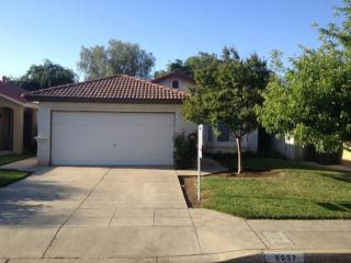 5637 Vartikian Ave, Fresno, CA 93722-3145