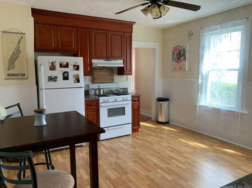 89 Kneen St, Huntington CT  06484-3913 exterior