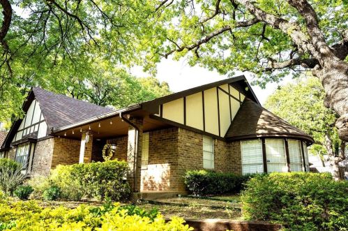 833 Sylvan Dr, Fort Worth, TX 76120-2851