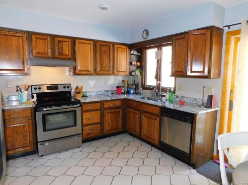 3 Fox Tail Ln, Brookfield Center, CT 06804-3705
