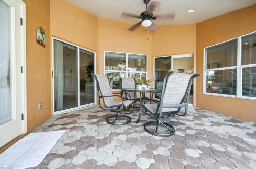 7660 Groves Rd, Naples, FL 34109-2601