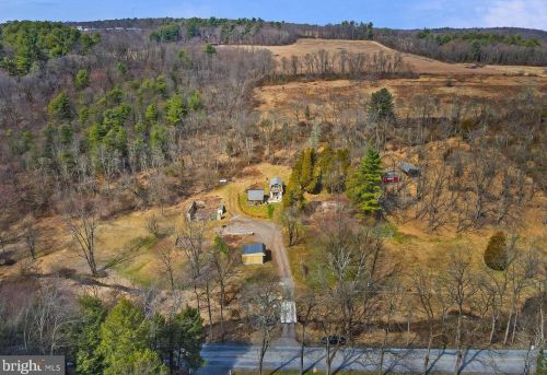 2695 Hemlock Dr, Palmerton PA  18071-9408 exterior